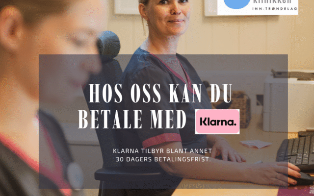 resepsjonist som kikker mot kamera. tekst med info om at man kan betale med Klarna på Smådyrklinikken.